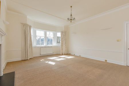3 bedroom flat to rent - Photo 2