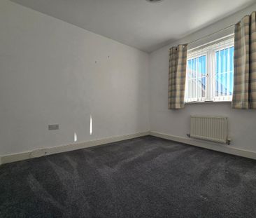 3 bedroom end of terrace house to rent - Photo 3