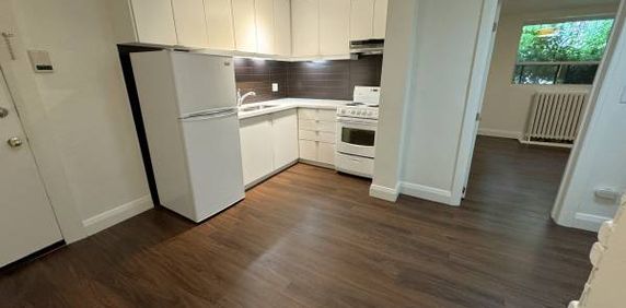 496 MONTROSE AVE.# 14 - BSMT, 1BED/1BATH, STEPS FROM TTC, *UTLS FREE* - Photo 2