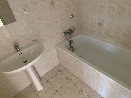 Location Appartement 3 pièces 71m² AUBENAS 07200 - Photo 3