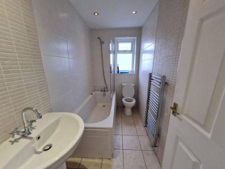 2 bedroom semi-detached house to rent - Photo 5