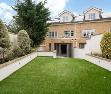 An impressive six bedroom modern family home close to Wimbledon Com... - Photo 2