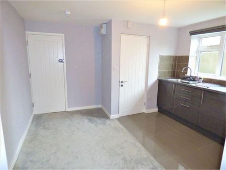 1 bedroom ground floor flat to rent - Photo 2