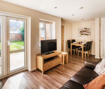 Completely refurbished 6 bed HMO with 5 en-suites 4 - Photo 2