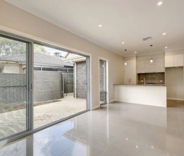 Contemporary courtyard home - Photo 4