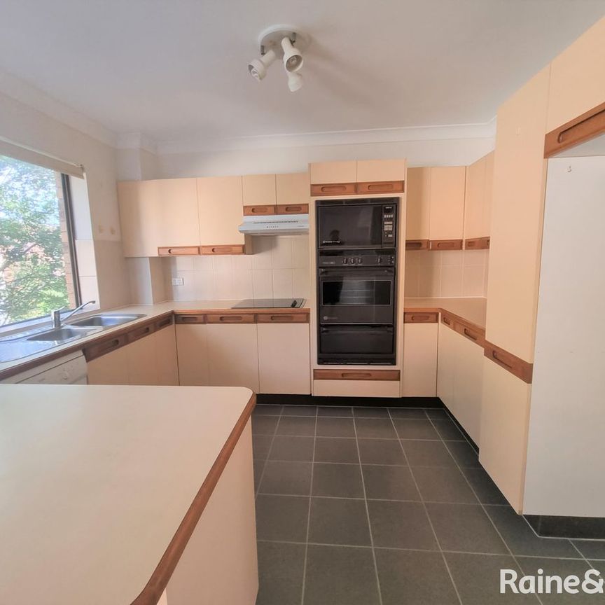 2/33 Grove Street, Toowong, QLD 4066 - Photo 1