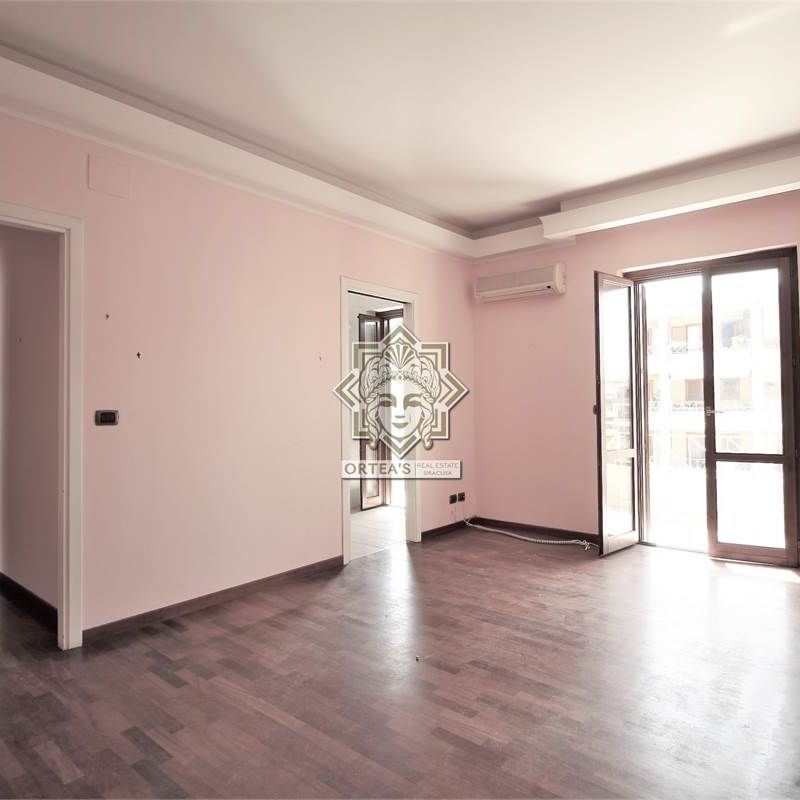 Appartamento con tre camere - Photo 1