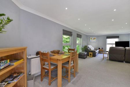 3 bedroom apartment to rent - Photo 2