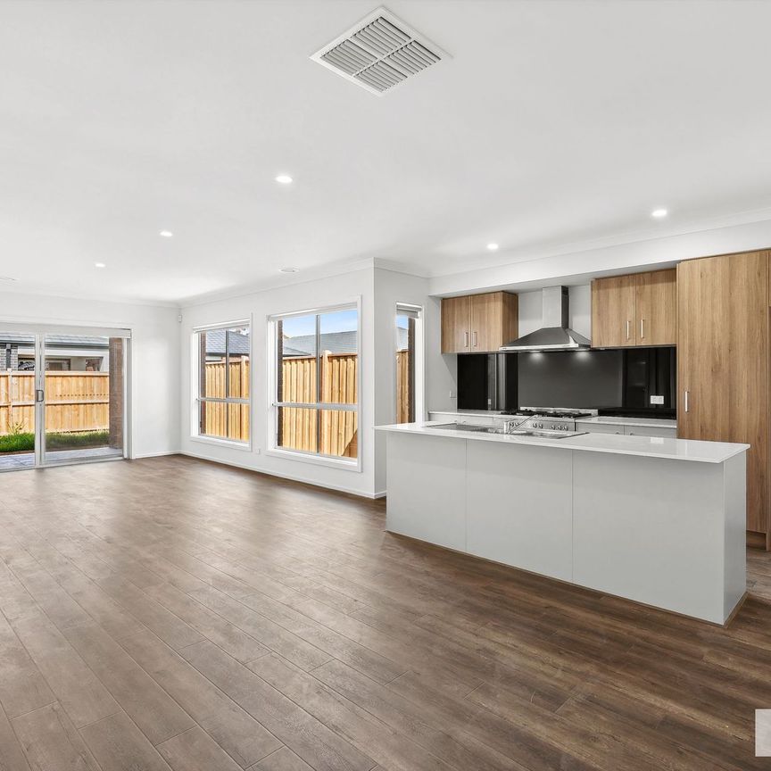 Welcome to This Stunning Brand-New 4-Bedroom Home in Wyndham Vale&excl; - Photo 1