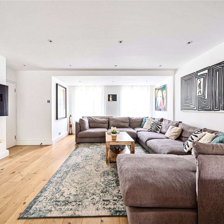 A charming 4 bedroom family home with wonderful gardens. - Photo 1