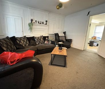 High Street - Photo 1