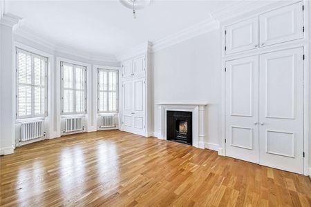 A stunning newly refurbished lateral two bedroom flat - Photo 2