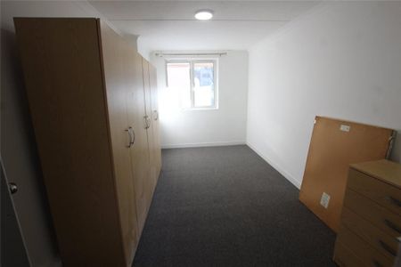 4 bedroom apartment to rent - Photo 3