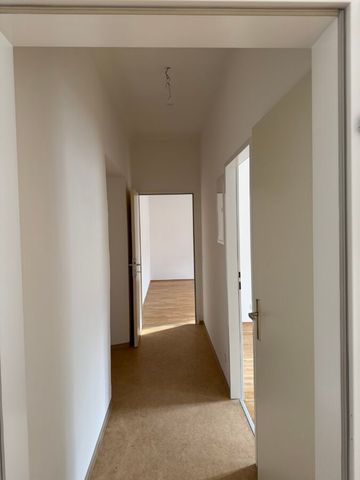 Zentral gelegene 3-Raum-Wohnung, extra Küche, im 4ten Stock mit Lift *nicht barrierefrei* - Foto 3