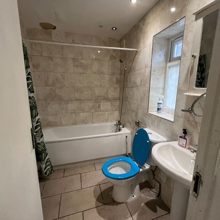 Studio Flat, Ethelbert Gardens, IG2 - Photo 4
