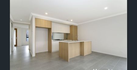 Modern Family Townhouse Offering Space, Style & Convenience - Photo 5