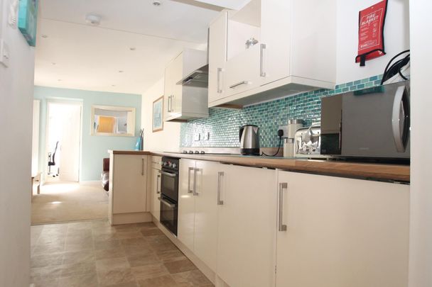 3 Bedroom | Flat 4, 46 North Road East, PL4 6AY - Photo 1