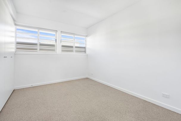 Modern Two Bedroom Townhouse - Photo 1