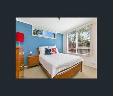 WARM & HOMELY | CONVEINIENT PARKDALE LOCATION! - Photo 3