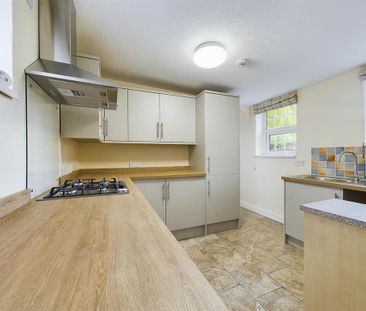 2 bedroom end of terrace house to rent - Photo 5