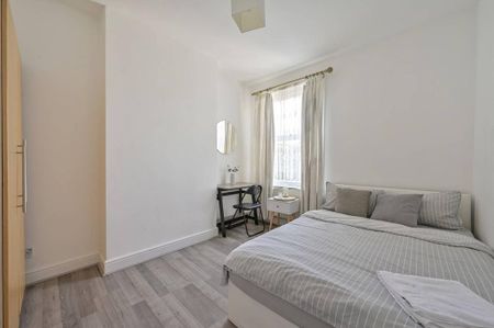 4 bedroom terraced house to rent - Photo 5