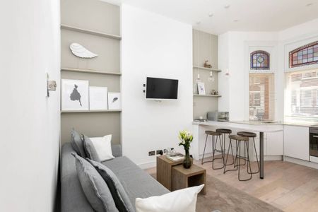 Flat 2, 62 Comeragh Road, London - Photo 4