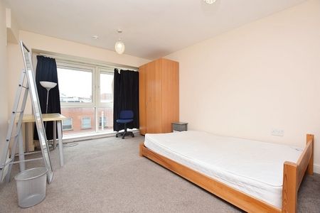 Royal Plaza, 2 Westfield Terrace, S1 4GD - Photo 4