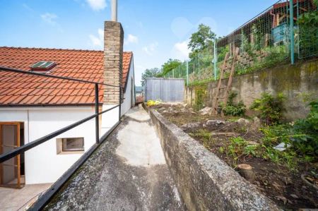Pronájem bytové jednotky 2+1 ve dvougeneračním RD, Beroun - Фото 3