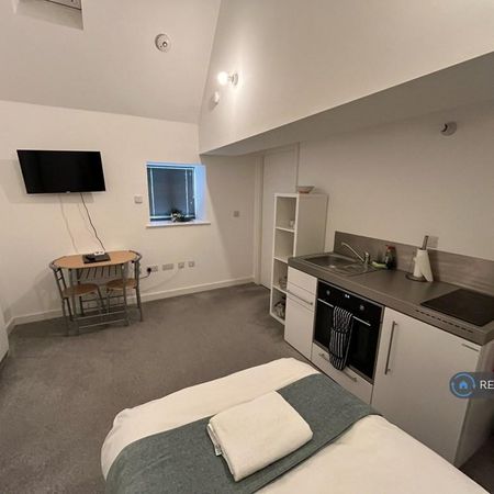 1 bedroom in a house share to rent - Photo 4