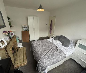 4 bedroom semi-detached house to rent - Photo 4