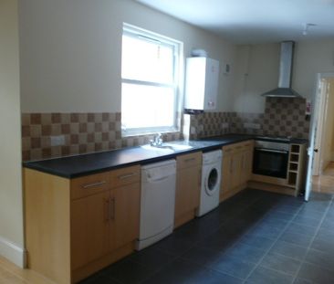 7 Bed Semi-Detached House, Shaftesbury Avenue, SO17 - Photo 3