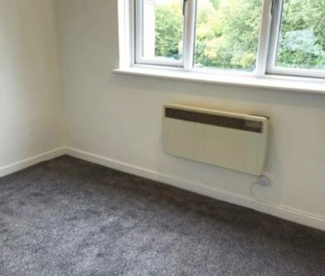 Charminster Close, SWINDON - Photo 5