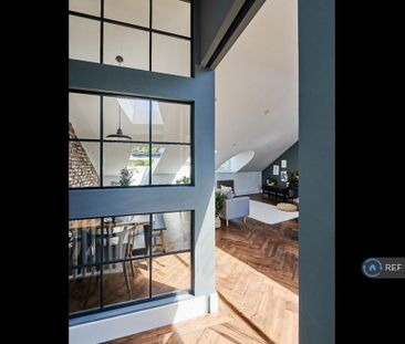 3 bedroom flat to rent - Photo 2