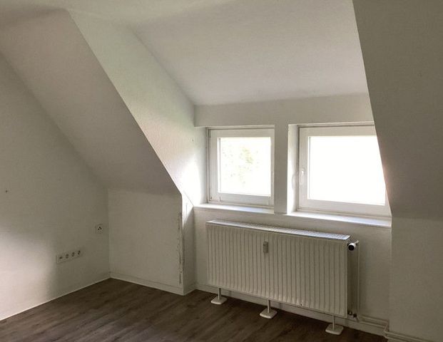 Lust auf Veränderung? Günstige 2-Zimmer-Wohnung im Dachgeschoss - Photo 1