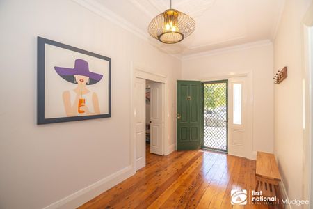 COMFORTABLE CENTRAL FURNISHED HOME - Photo 3