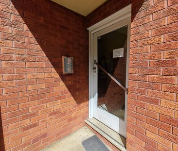 New painting & curtains, sunny TOP FLOOR UNIT with good views !!! - Photo 5