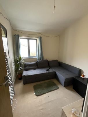 4 bedroom semi-detached house to rent - Photo 1