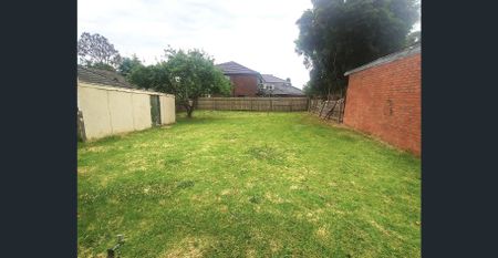 Prime Glen Waverley Location – Walk to Shops, Transport & Schools - Photo 4