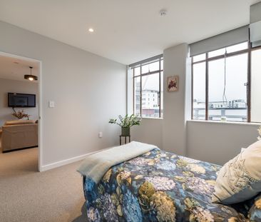 HUTT CENTRAL GEM – SUN-FILLED & SUPERBLY LOCATED! - Photo 2