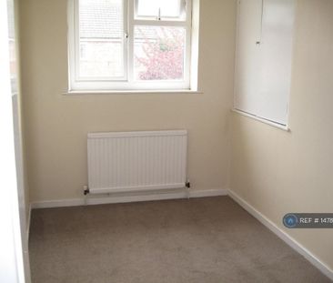 3 bedroom semi-detached house to rent - Photo 2