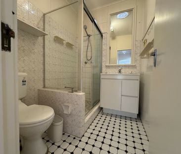 Beautiful House + Retreat in a convenient location! - Photo 4