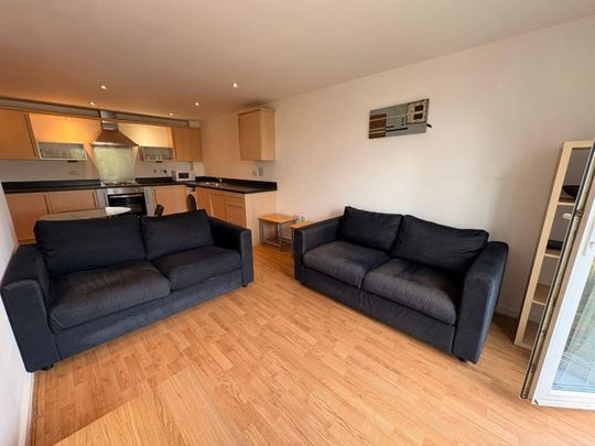 2 bedroom Flat To Let - Photo 1