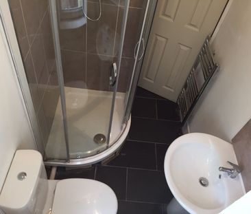 Room in a Shared House, Tootal Drive, M5 - Photo 6