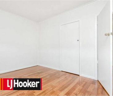 IMMACULATE UNIT- CONVENIENCE NOBLE PARK LOCATION - Photo 5