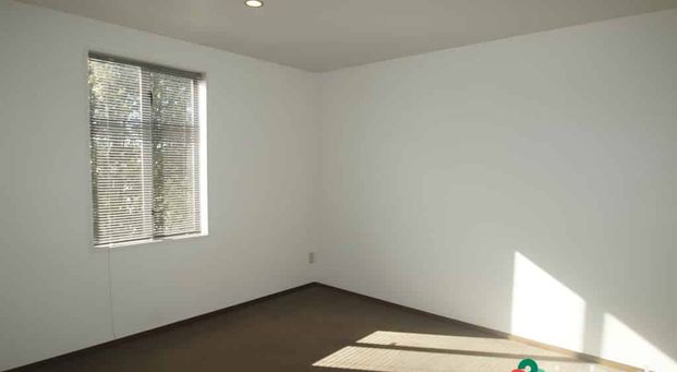 Modern Townhouse in Central Location - Photo 1