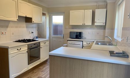 Charles Melrose Close, Bury St. Edmunds, Mildenhall - Photo 5