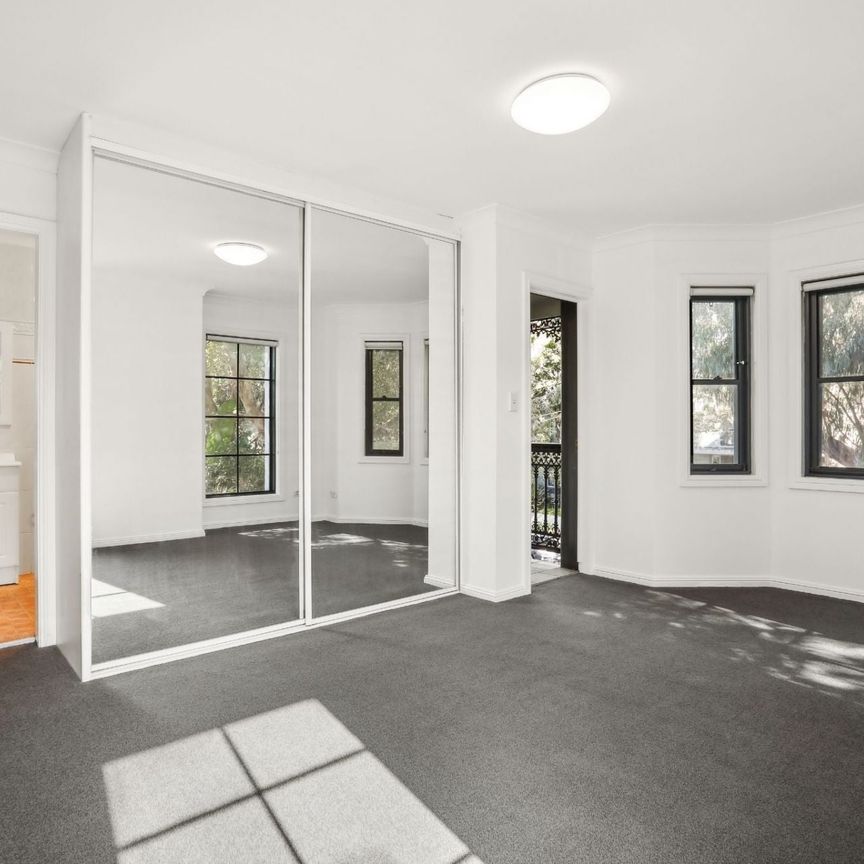 Modern Three-Bedroom Terrace in Peaceful Location - Photo 1