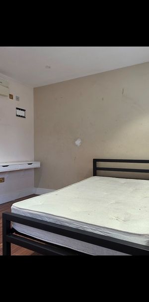 Studio Flat, Thornsbeach Road, SE6 - Photo 1
