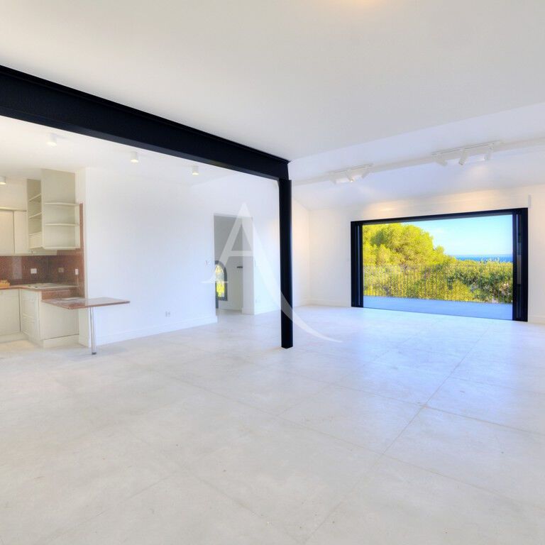 Location Maison 7 pièces 211m² - Photo 1