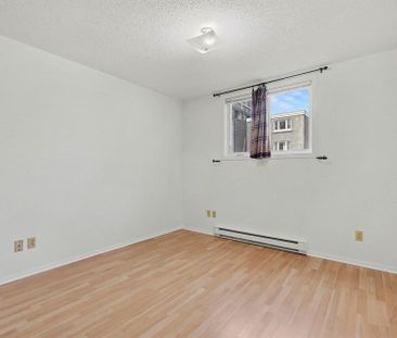 For Lease - 112 Barrette Street Unit# 1, Vanier and Kingsview Park,... - Photo 3